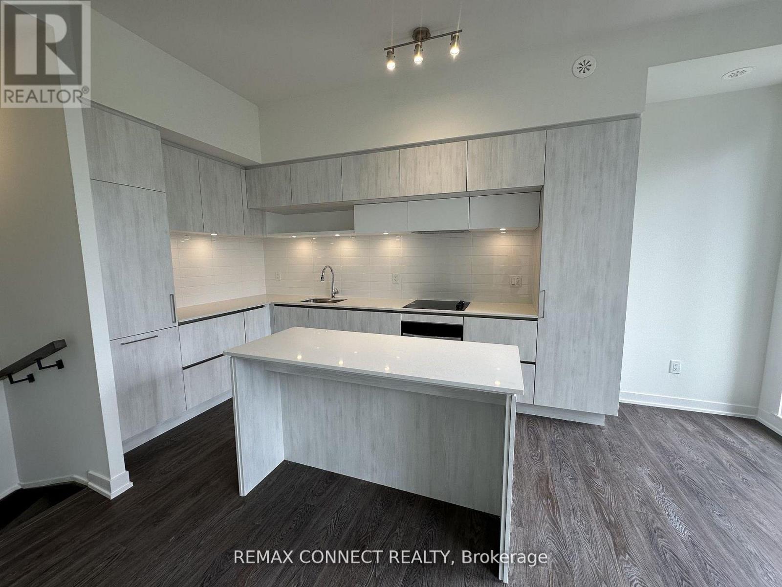 1518 - 11 David Eyer Road, Richmond Hill, Ontario  L4S 0N2 - Photo 5 - N12869930