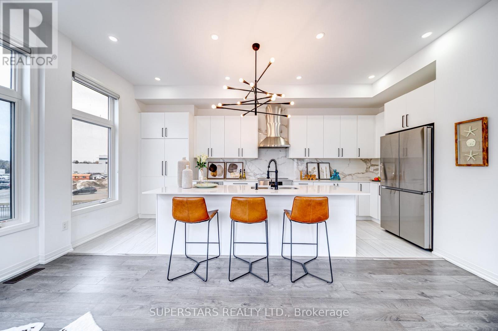 121 Markland Street, Markham, Ontario  L6C 3B5 - Photo 2 - N12869934