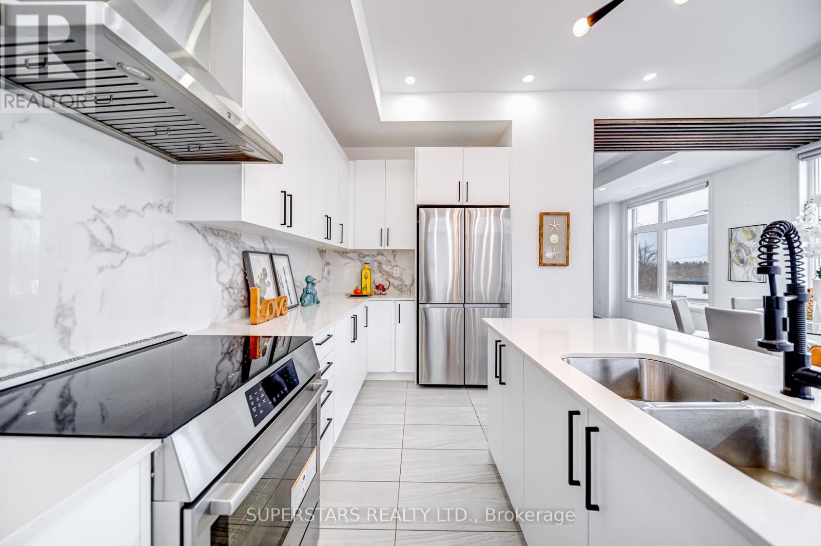 121 Markland Street, Markham, Ontario  L6C 3B5 - Photo 3 - N12869934