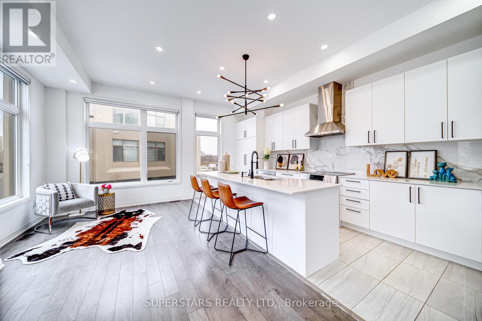 121 Markland Street, Markham, Ontario  L6C 3B5 - Photo 5 - N12869934