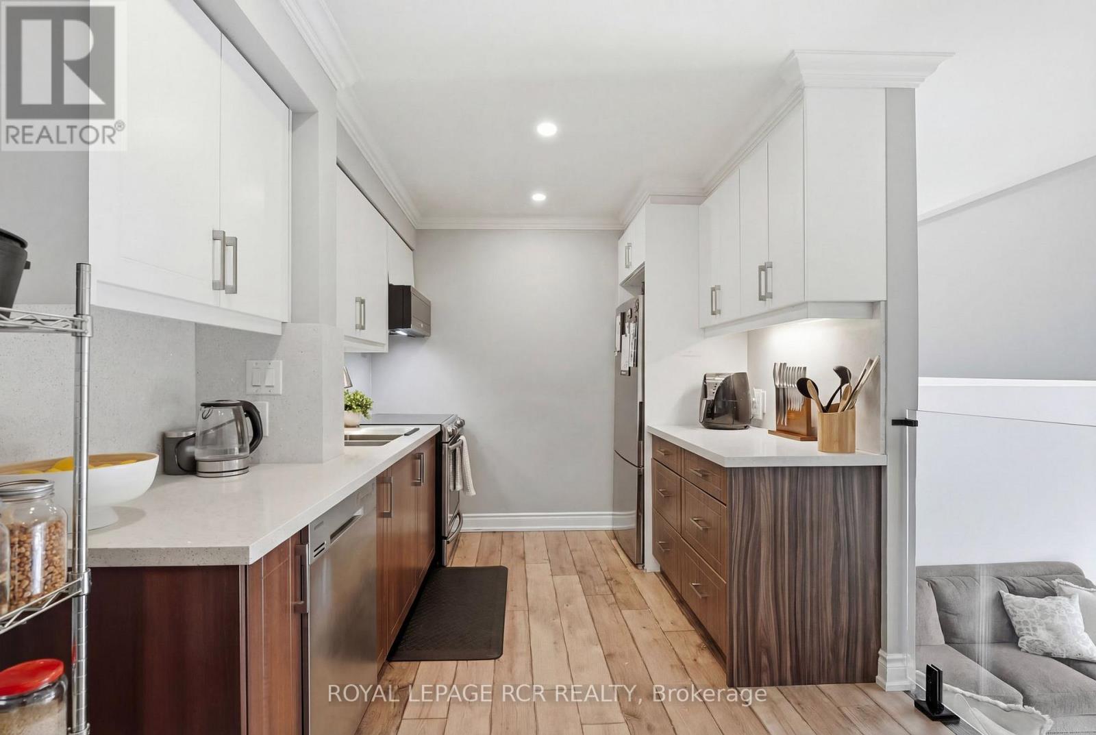 28 - 155 Milestone Crescent, Aurora (Aurora Village), Ontario  L4G 3M2 - Photo 5 - N12869976