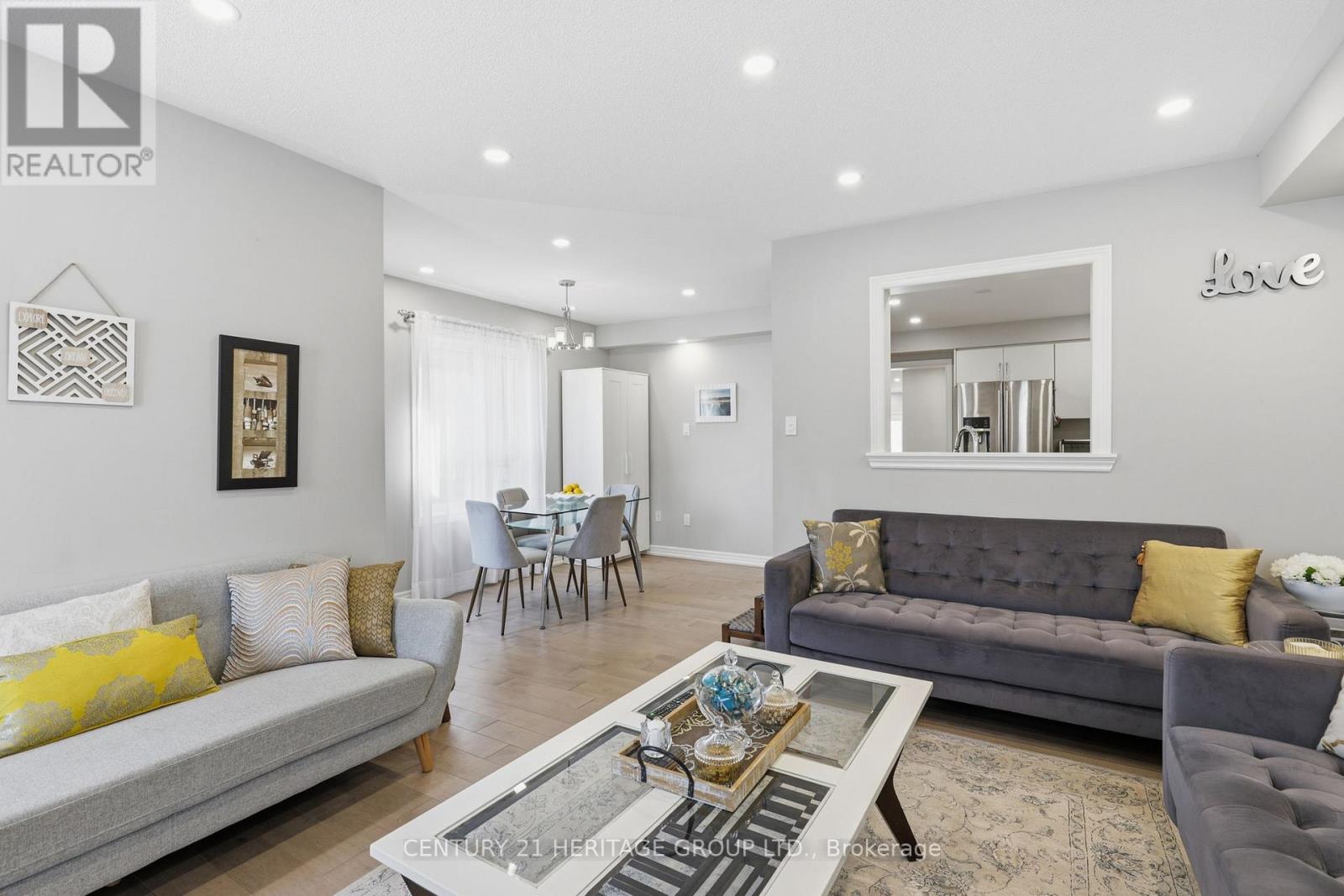 63 Four Seasons Crescent, Newmarket (Woodland Hill), Ontario  L9N 0C4 - Photo 10 - N12869998