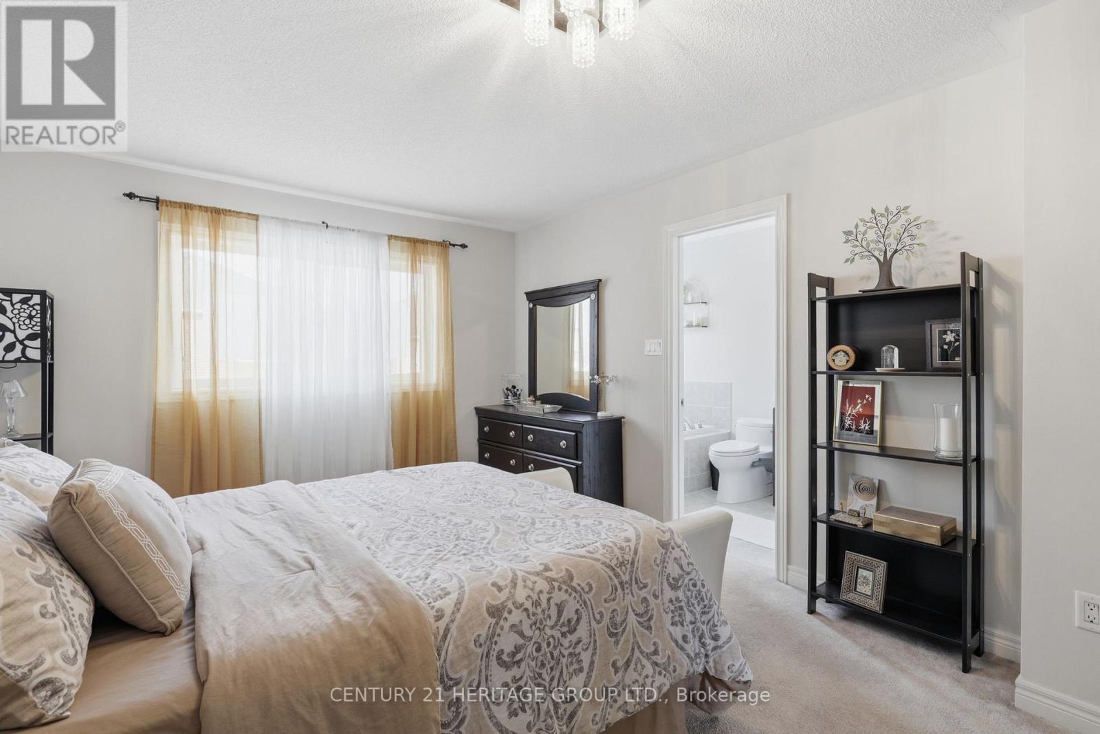 63 Four Seasons Crescent, Newmarket (Woodland Hill), Ontario  L9N 0C4 - Photo 13 - N12869998