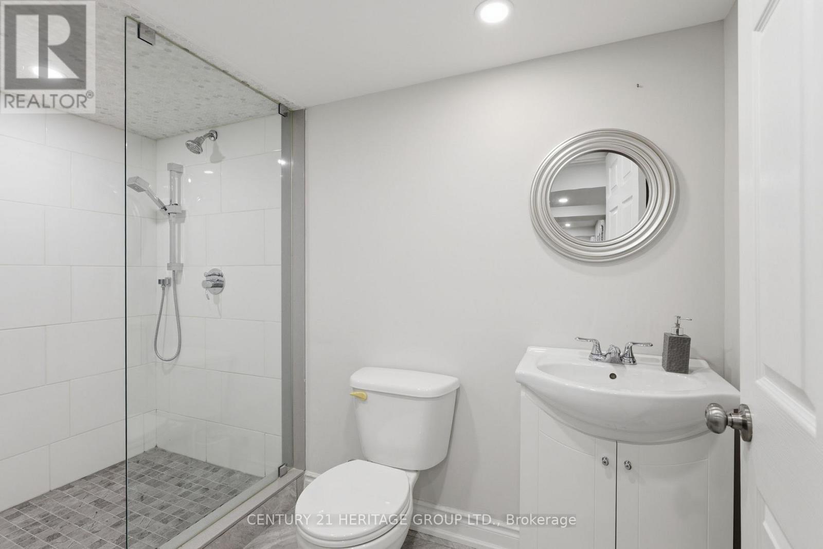 63 Four Seasons Crescent, Newmarket (Woodland Hill), Ontario  L9N 0C4 - Photo 19 - N12869998