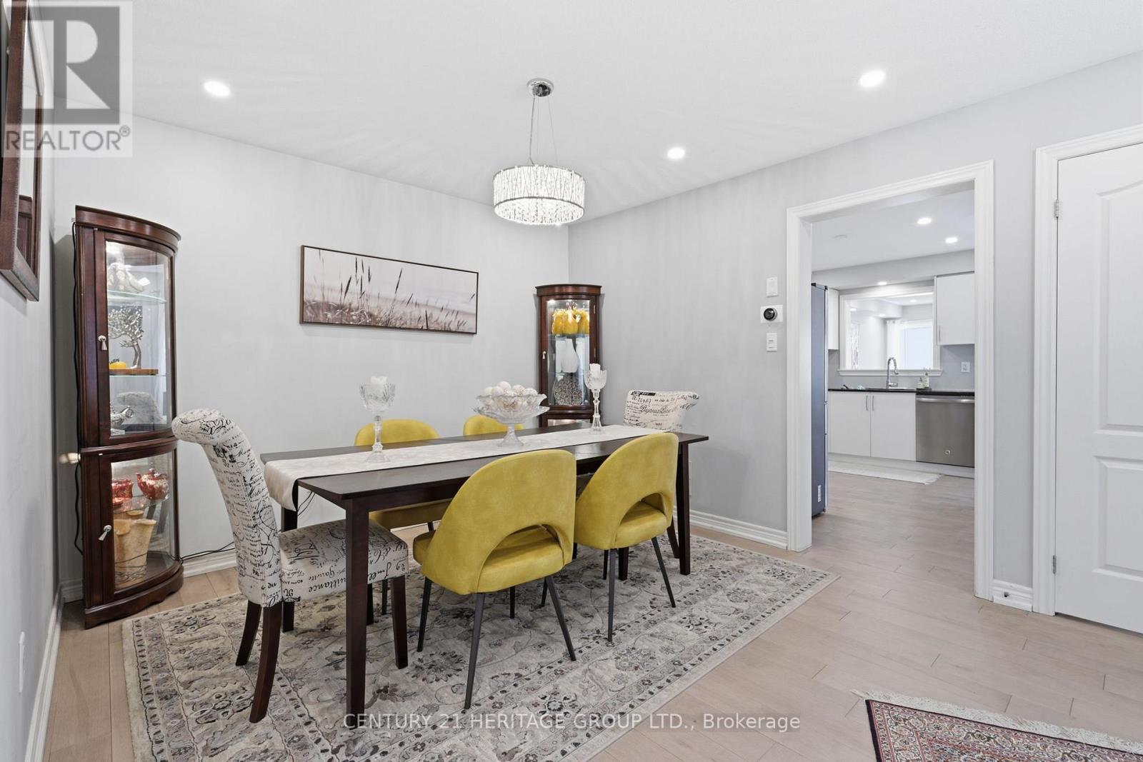 63 Four Seasons Crescent, Newmarket (Woodland Hill), Ontario  L9N 0C4 - Photo 3 - N12869998