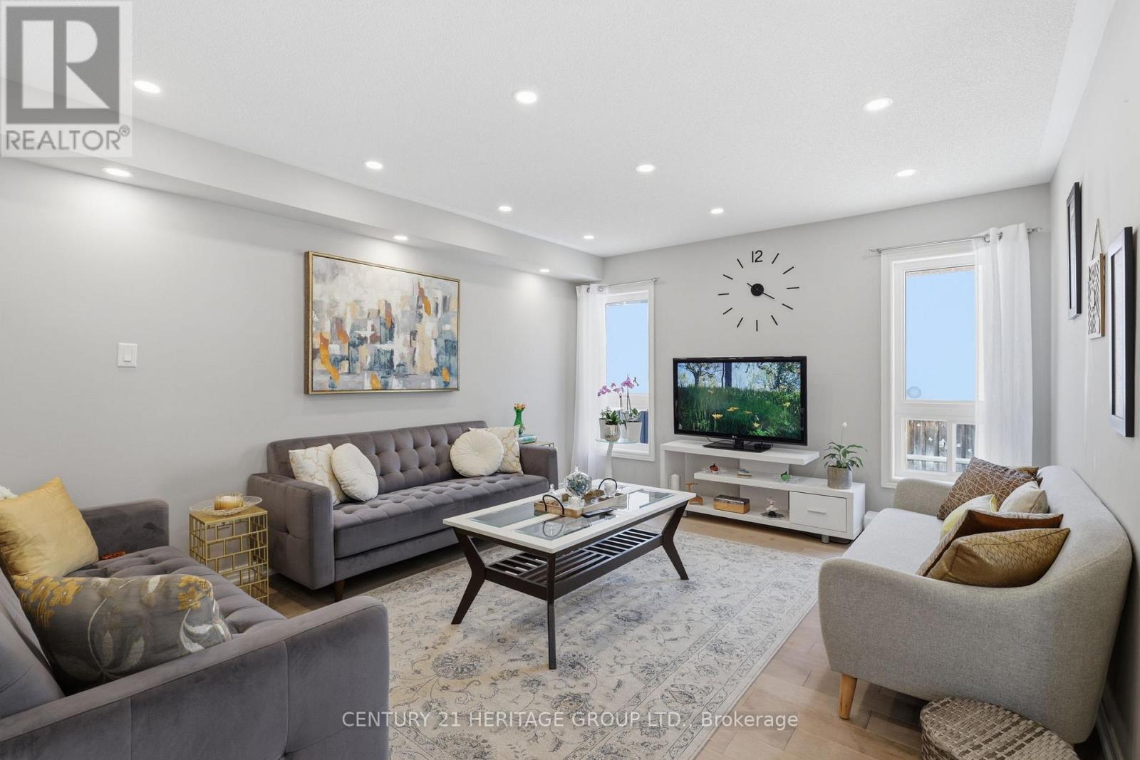 63 Four Seasons Crescent, Newmarket (Woodland Hill), Ontario  L9N 0C4 - Photo 8 - N12869998