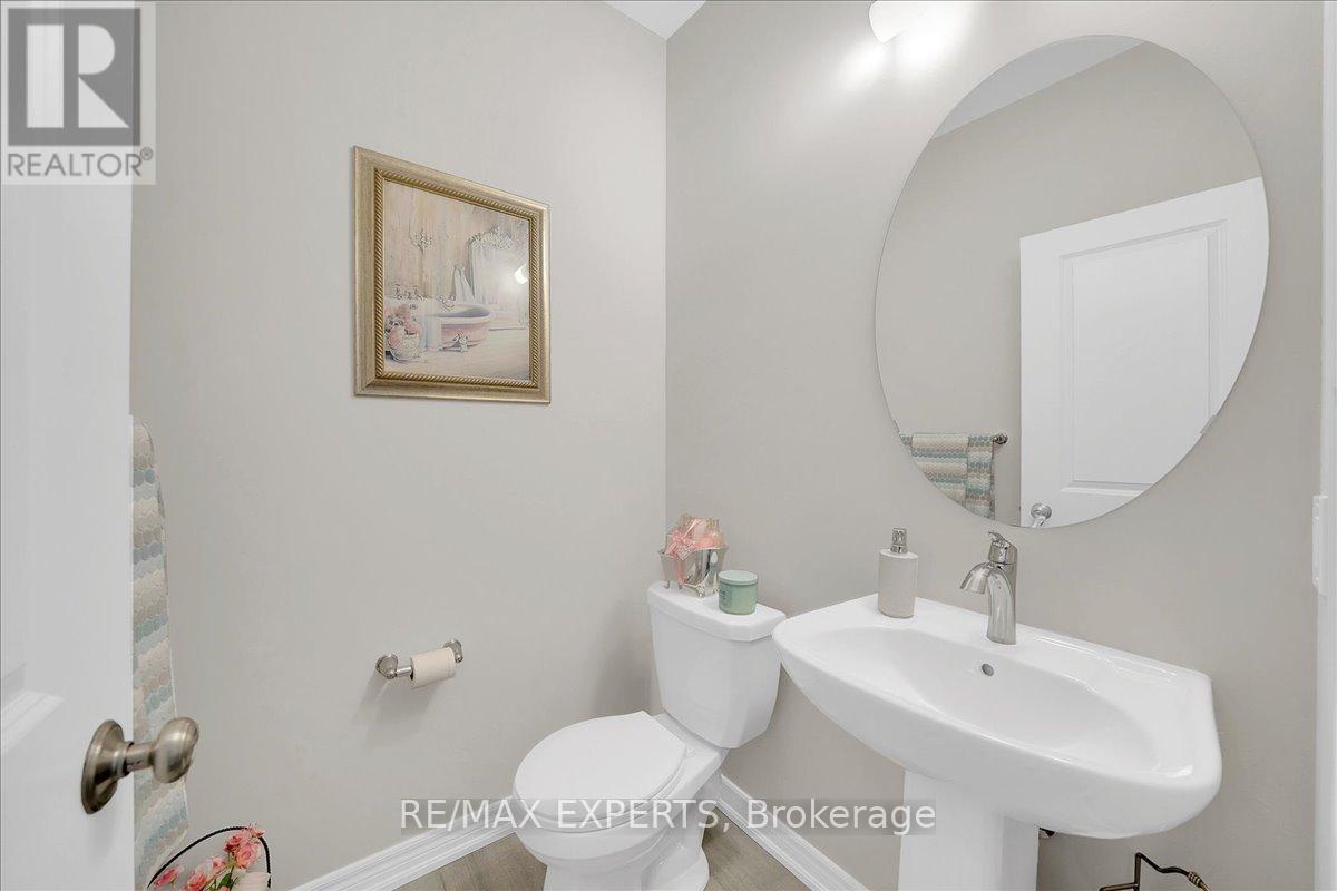 76 Clifford Crescent, New Tecumseth (Tottenham), Ontario  L0G 1W0 - Photo 3 - N12870026