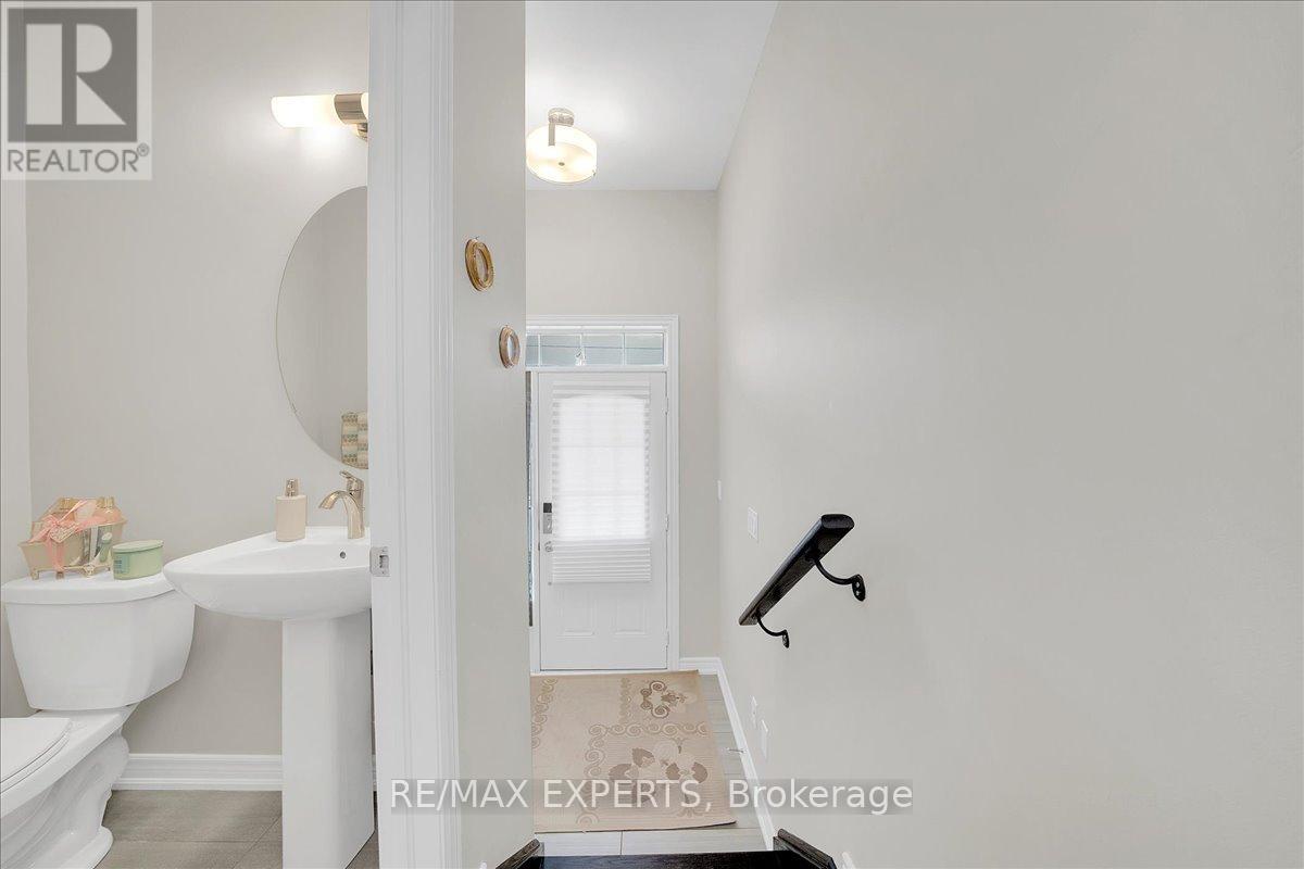 76 Clifford Crescent, New Tecumseth (Tottenham), Ontario  L0G 1W0 - Photo 4 - N12870026