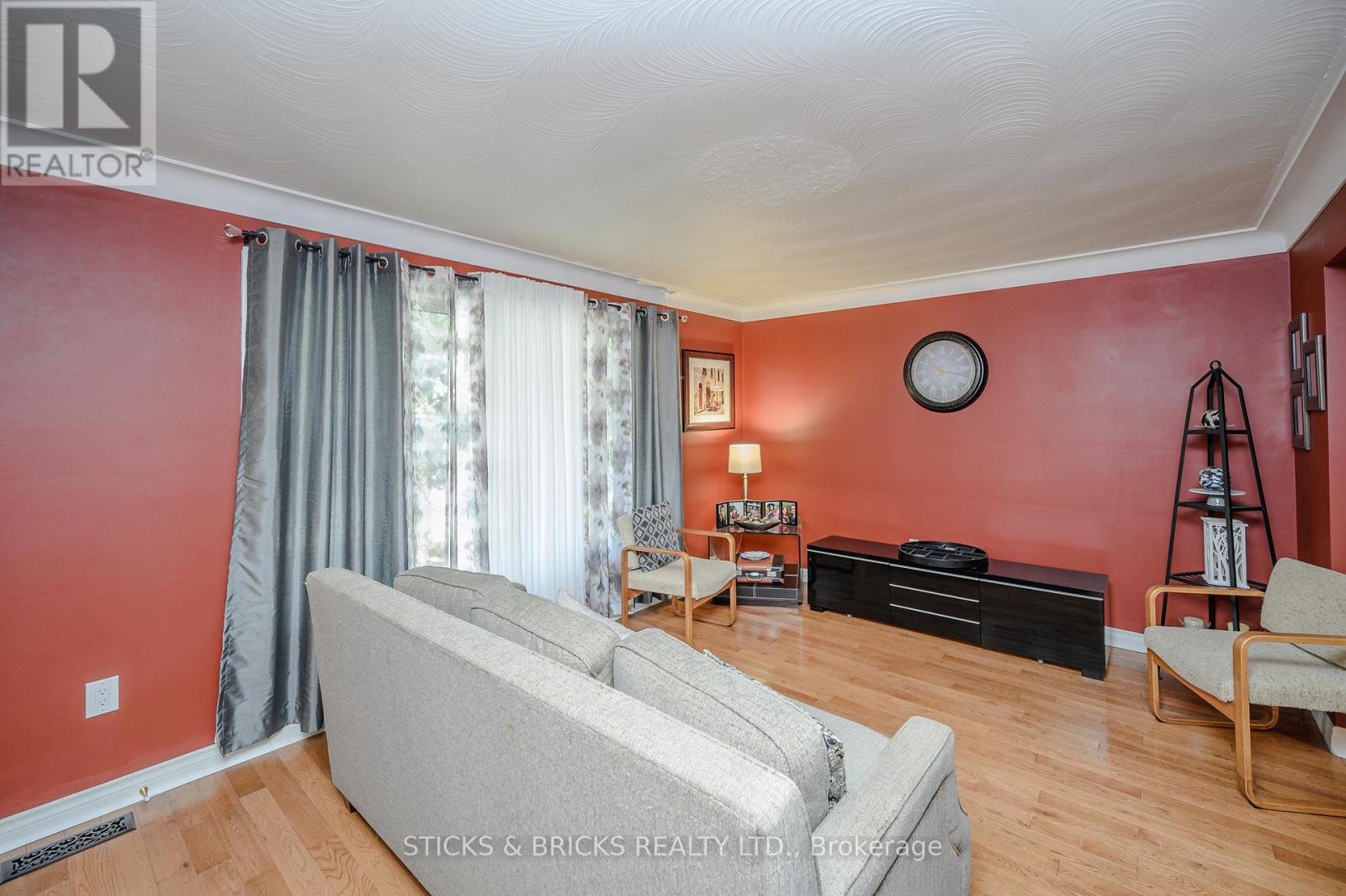 7102 Burbank Crescent, Niagara Falls, Ontario  L2J 4E7 - Photo 5 - X12869892