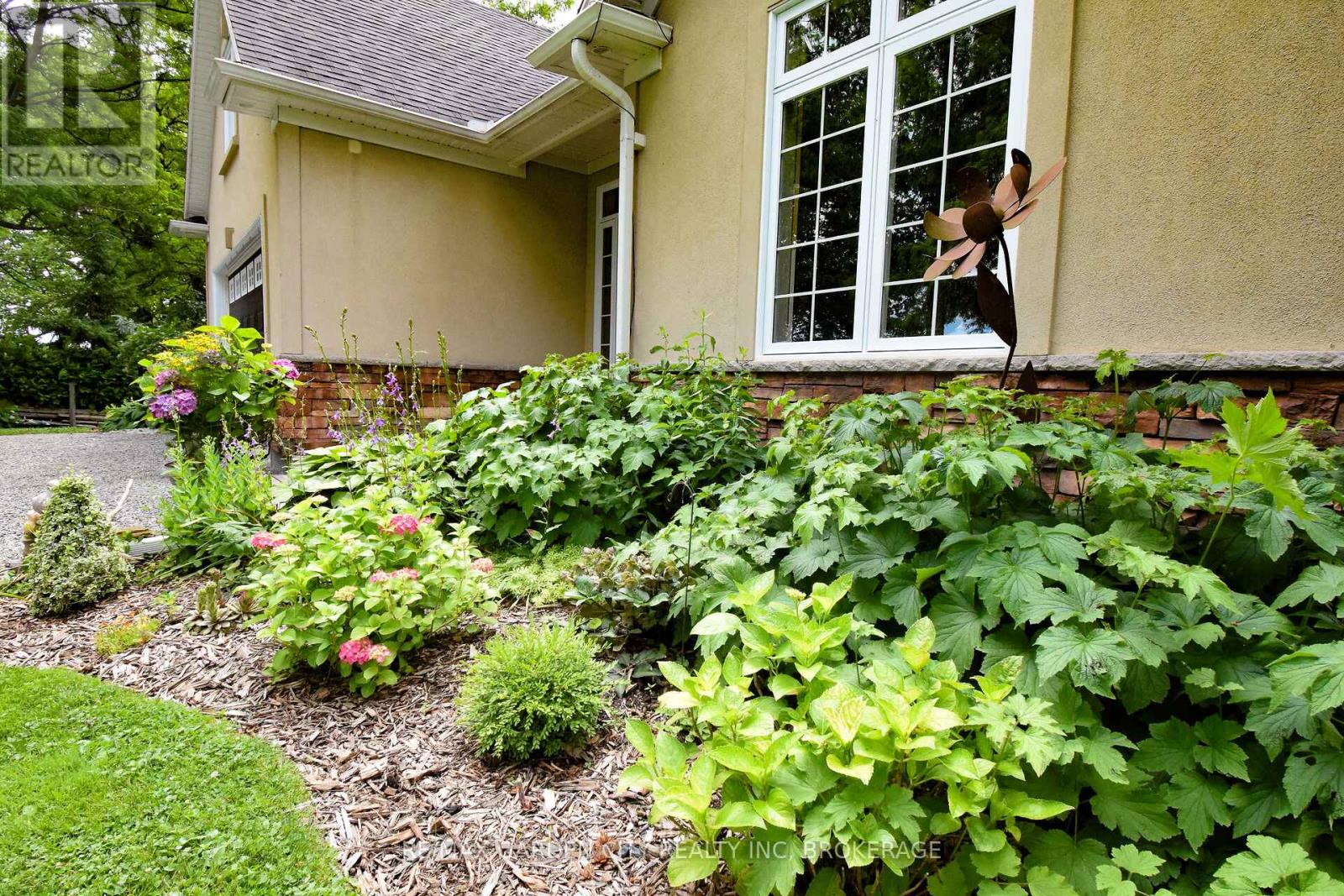 3089 Niagara River Parkway, Fort Erie, Ontario  L0S 1S0 - Photo 3 - X12870050