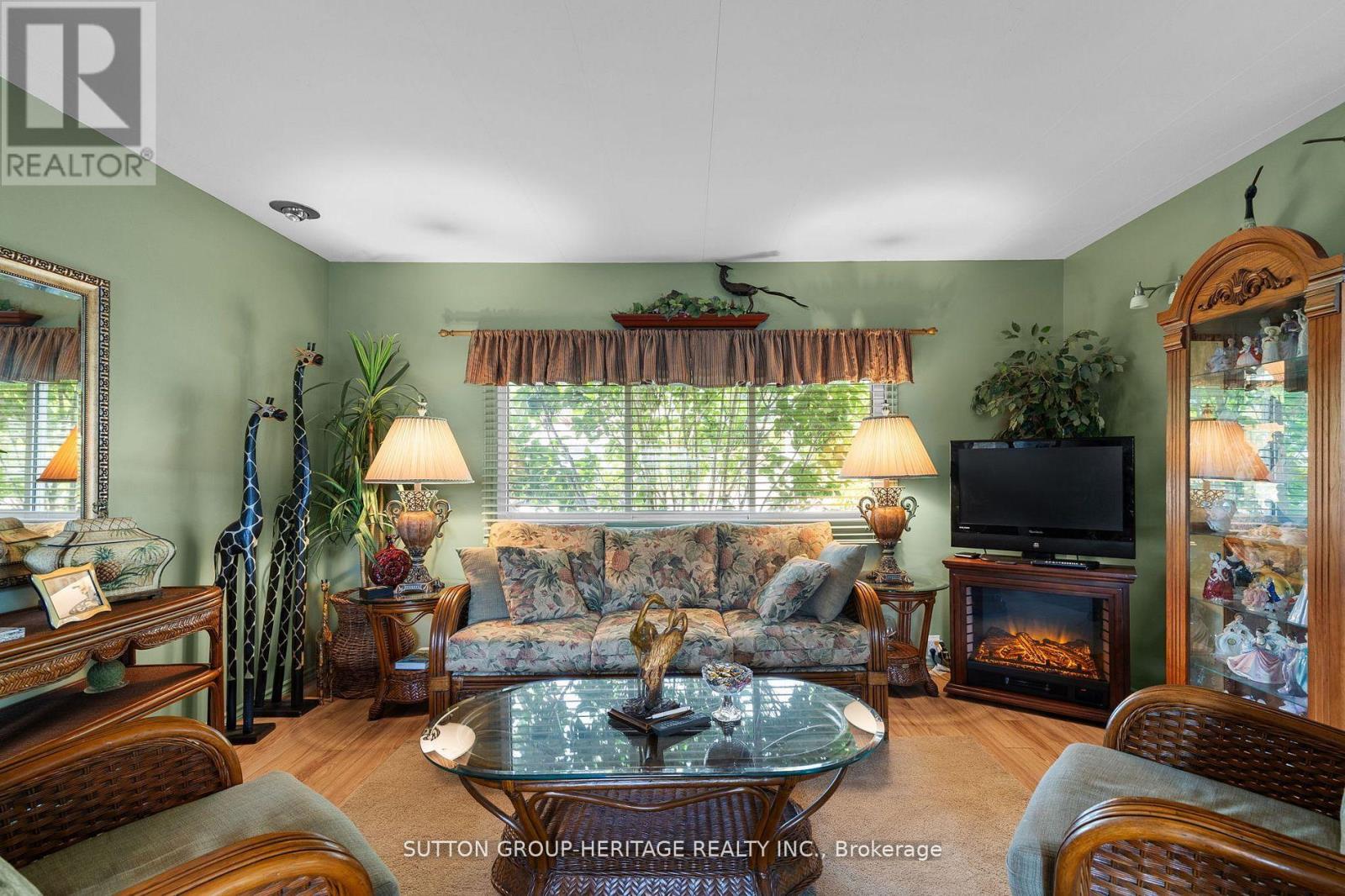 29 Cameron Drive, Oro-Medonte, Ontario  L0L 1T0 - Photo 10 - S12869916