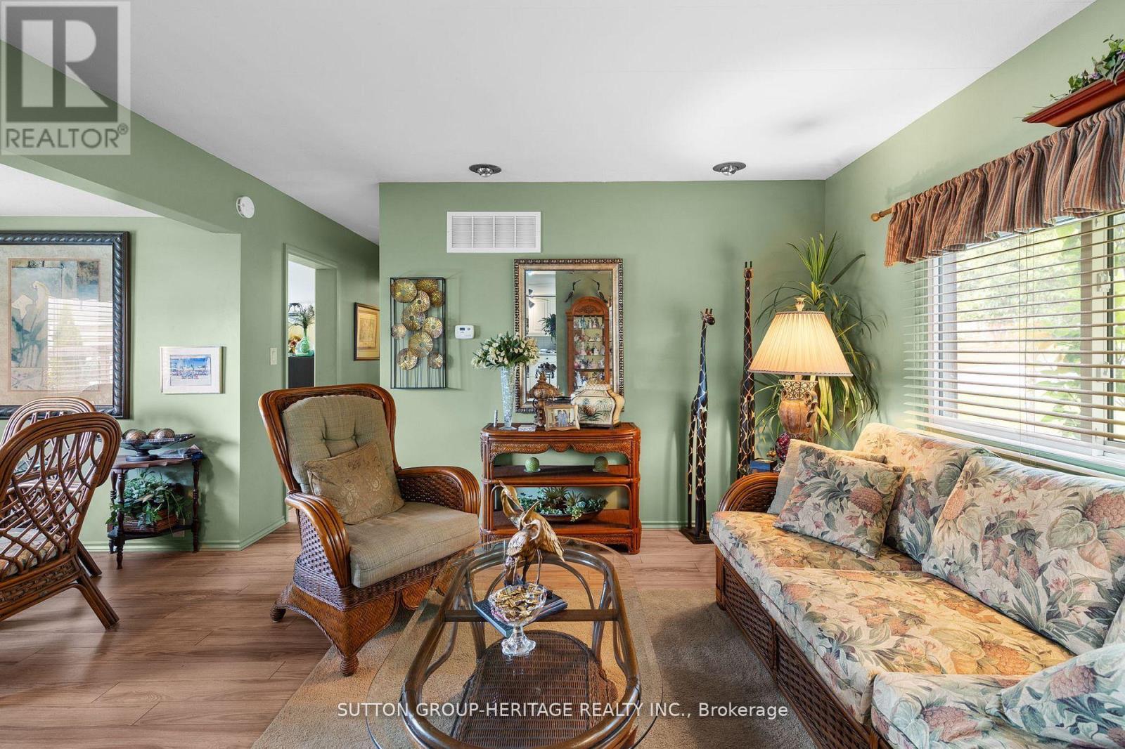 29 Cameron Drive, Oro-Medonte, Ontario  L0L 1T0 - Photo 13 - S12869916