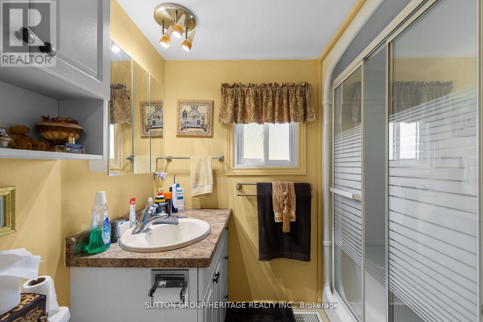 29 Cameron Drive, Oro-Medonte, Ontario  L0L 1T0 - Photo 23 - S12869916