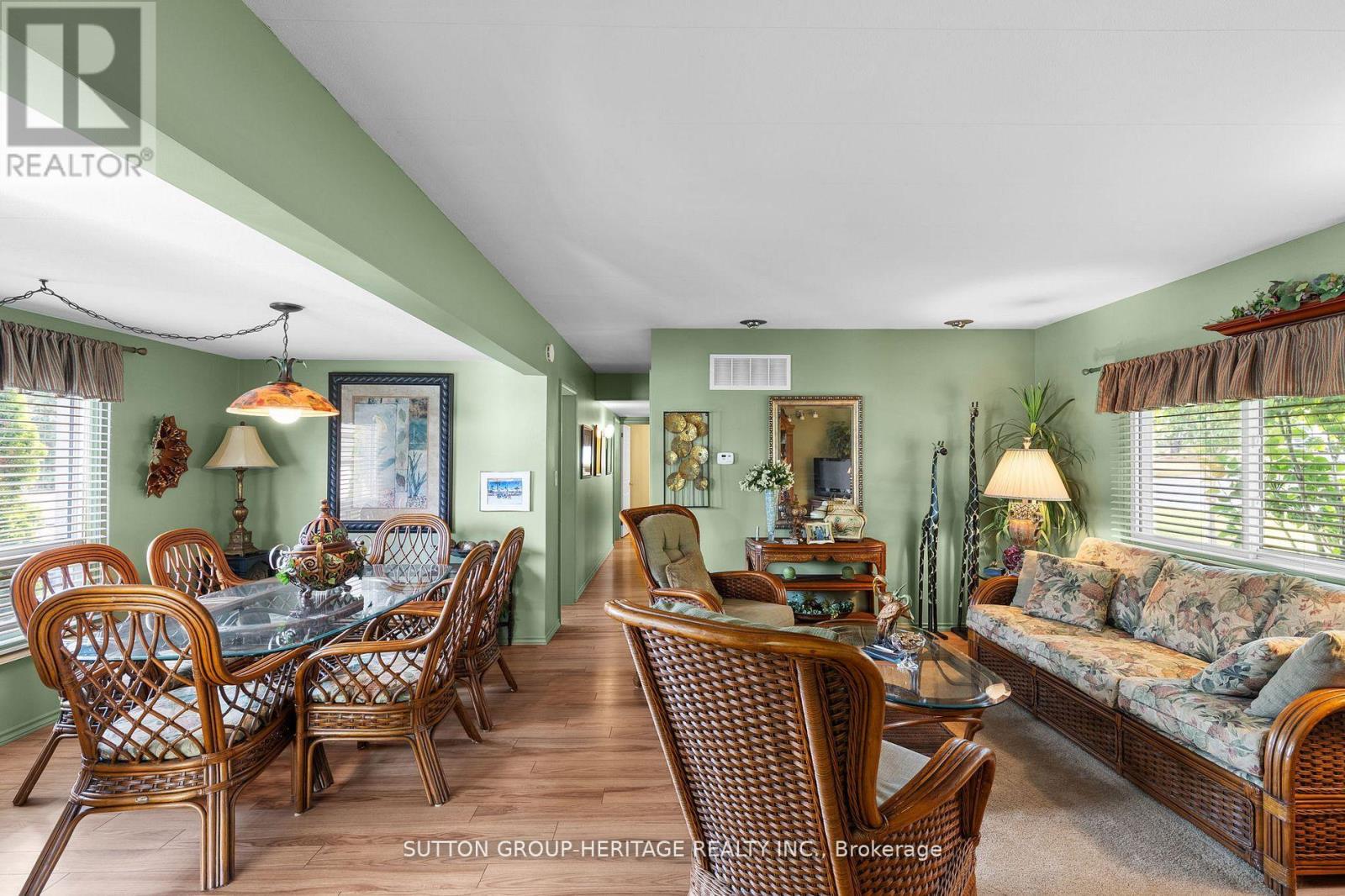 29 Cameron Drive, Oro-Medonte, Ontario  L0L 1T0 - Photo 9 - S12869916