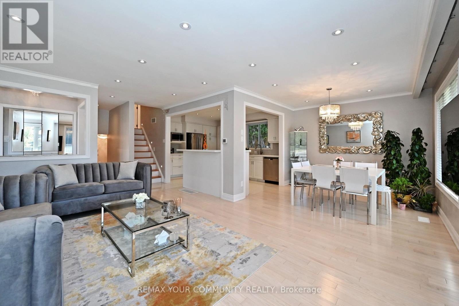 26 Kemano Road, Aurora, Ontario  L4G 2Y3 - Photo 4 - N12597974