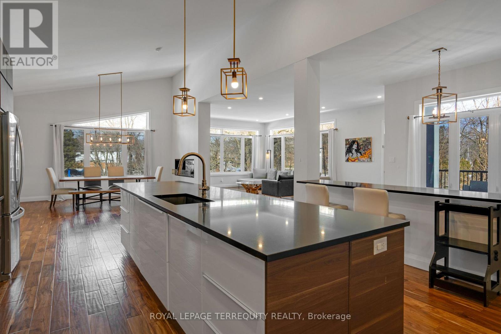 716 North Shore Boulevard E, Burlington, Ontario  L7T 1X6 - Photo 7 - W12820564