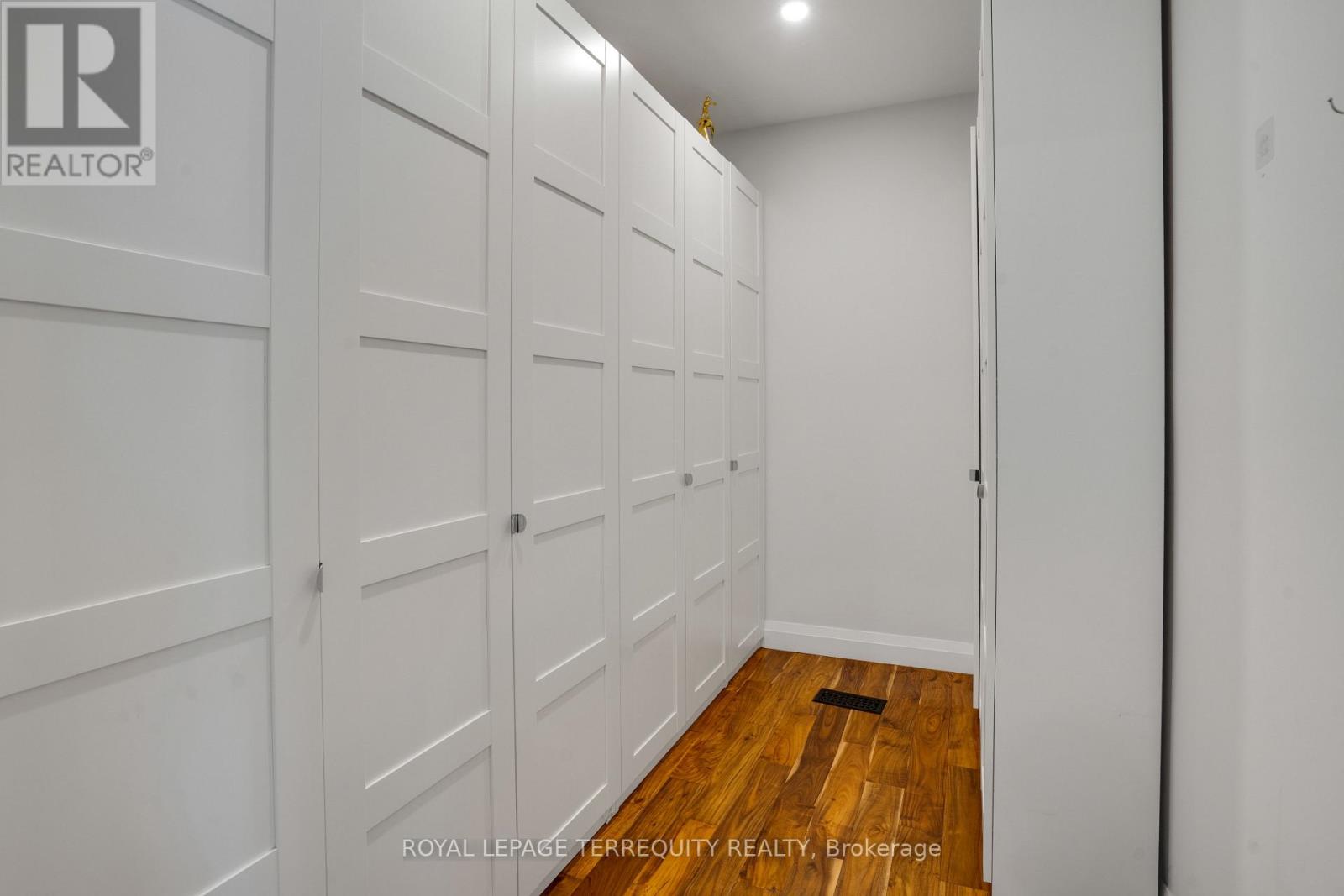 716 North Shore Boulevard E, Burlington, Ontario  L7T 1X6 - Photo 17 - W12820564