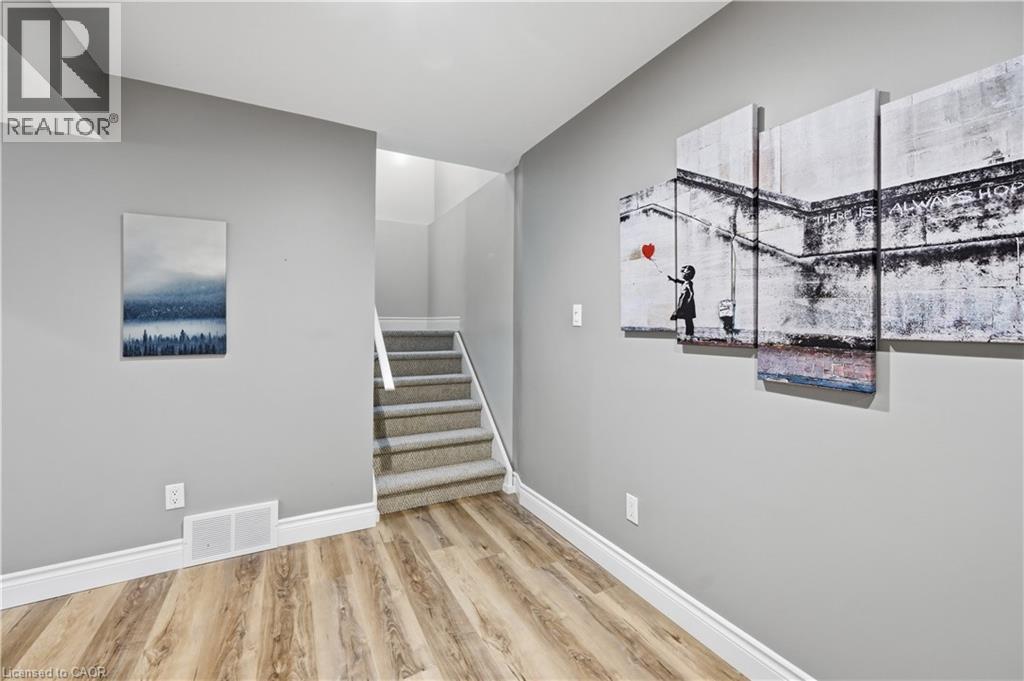 64 Springvalley Crescent, Hamilton, Ontario  L9C 7X3 - Photo 32 - 40810533