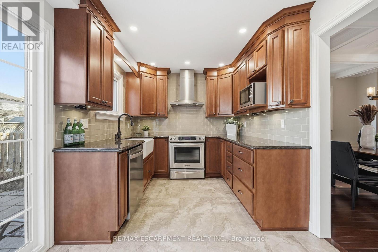 2443 Newport Street, Burlington, Ontario  L7M 3Y1 - Photo 14 - W12869920