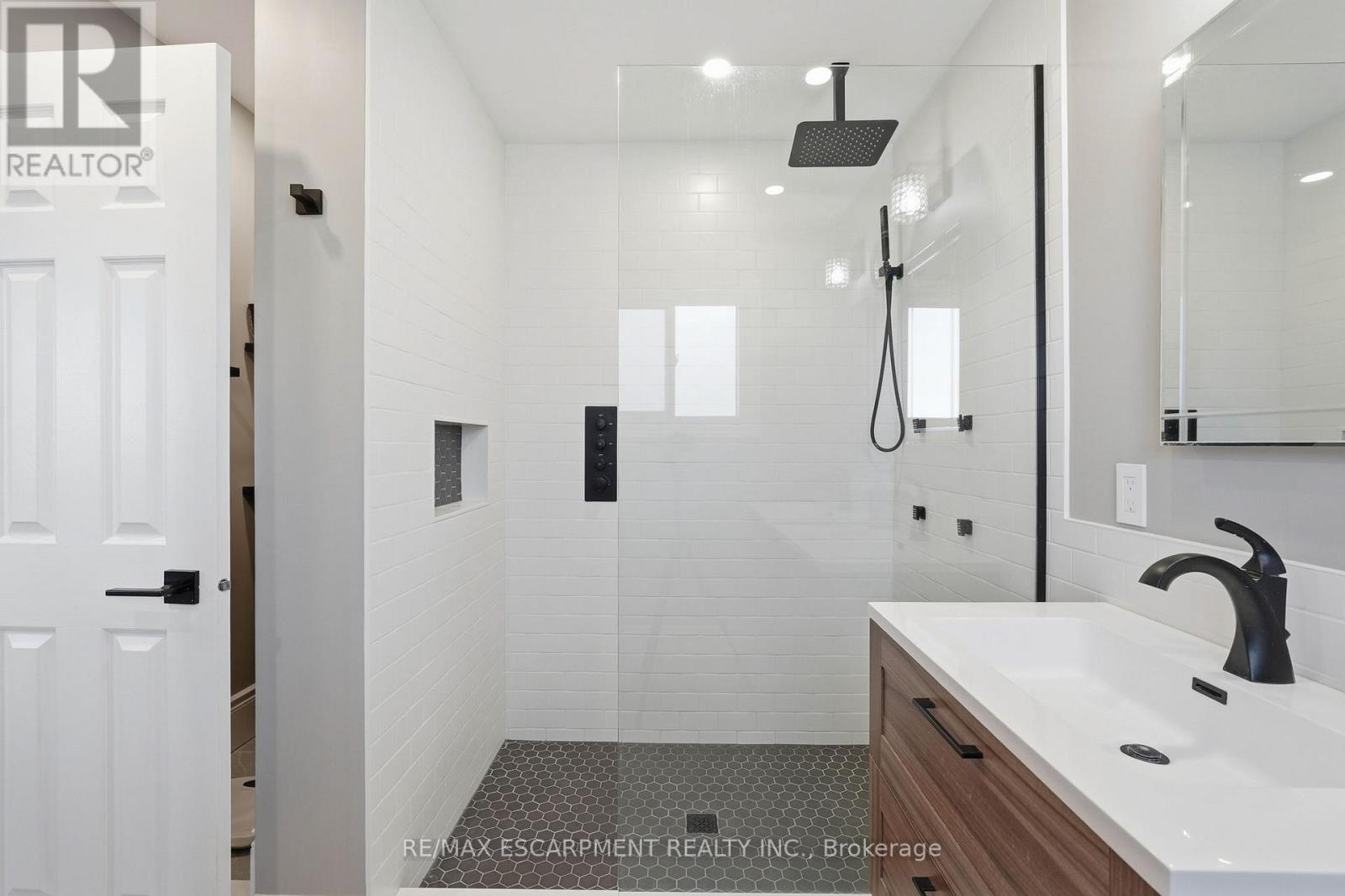 2443 Newport Street, Burlington, Ontario  L7M 3Y1 - Photo 27 - W12869920