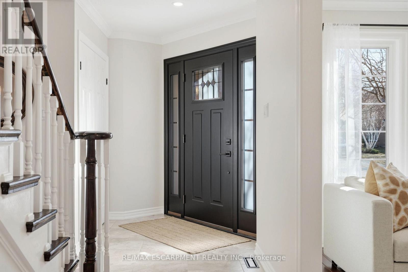 2443 Newport Street, Burlington, Ontario  L7M 3Y1 - Photo 4 - W12869920