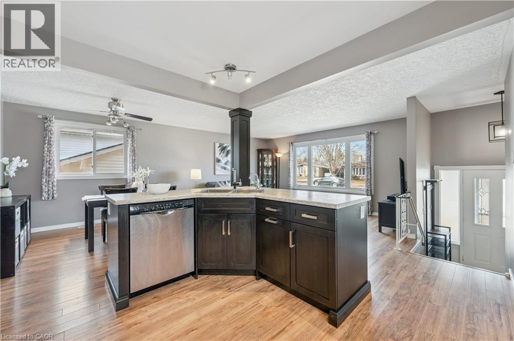 27 Graywood Court, Kitchener, Ontario  N2E 1W2 - Photo 13 - 40810938