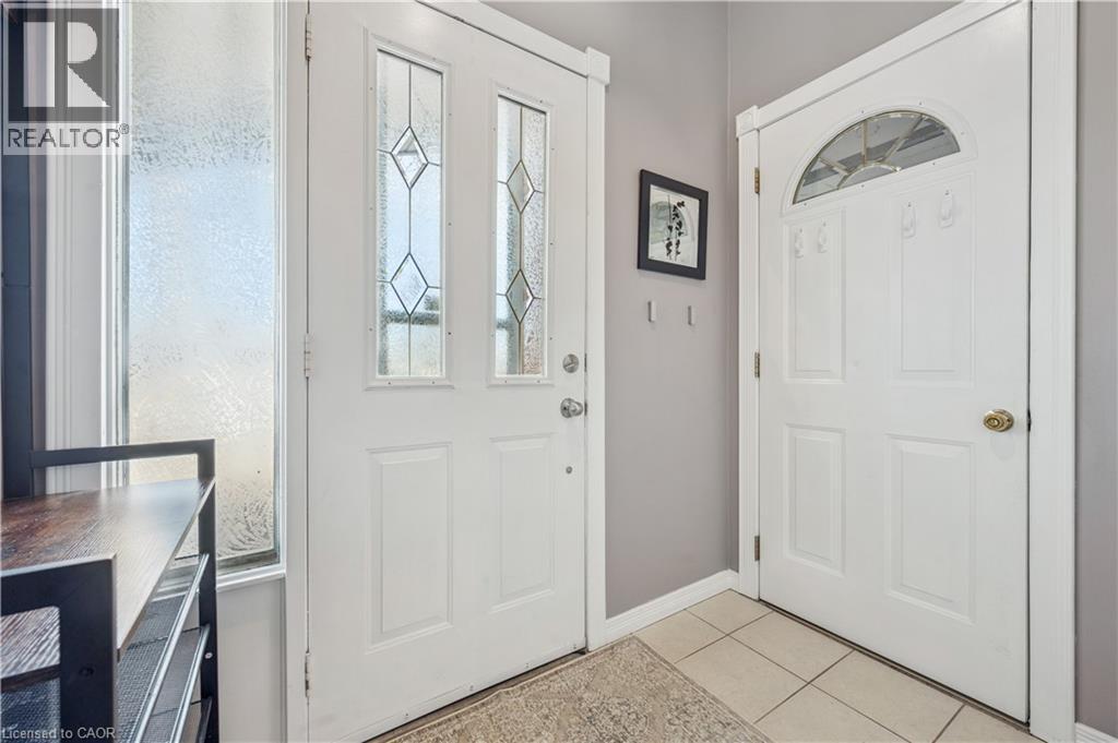 27 Graywood Court, Kitchener, Ontario  N2E 1W2 - Photo 4 - 40810938