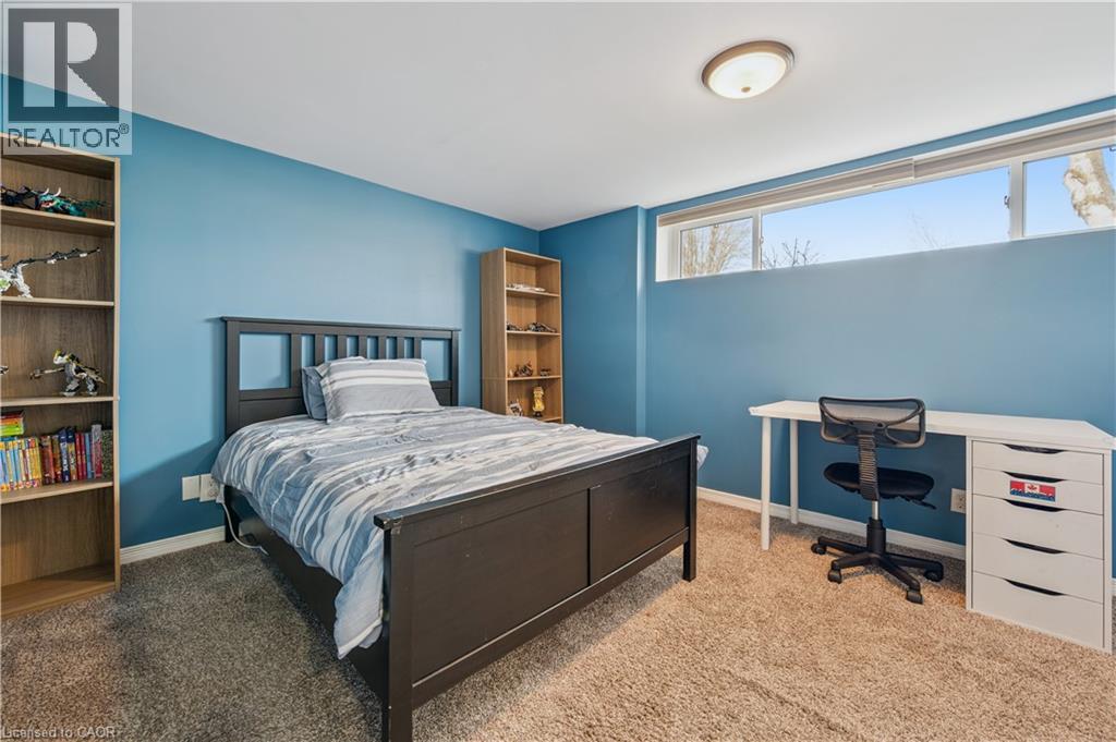 27 Graywood Court, Kitchener, Ontario  N2E 1W2 - Photo 31 - 40810938