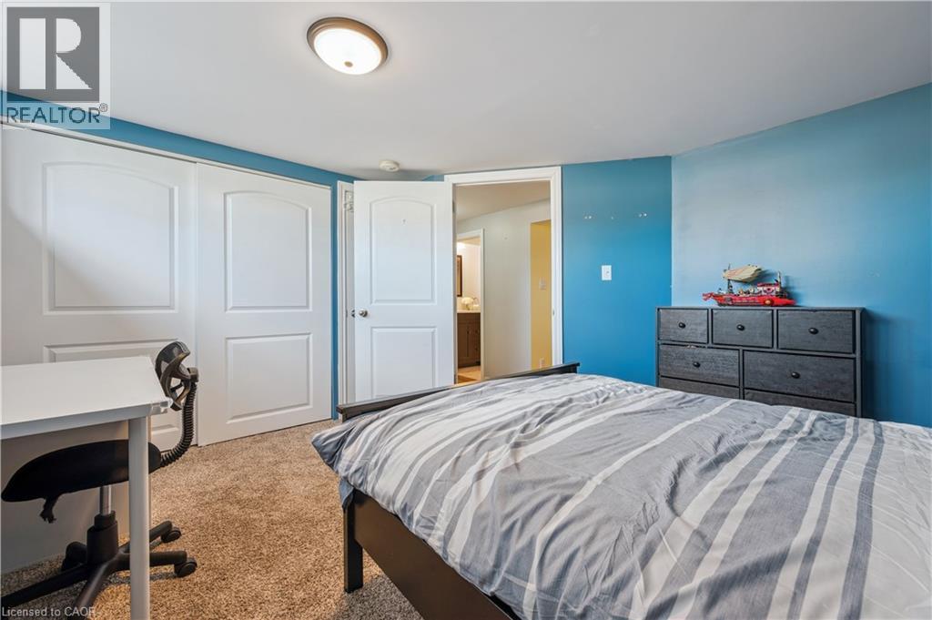 27 Graywood Court, Kitchener, Ontario  N2E 1W2 - Photo 32 - 40810938