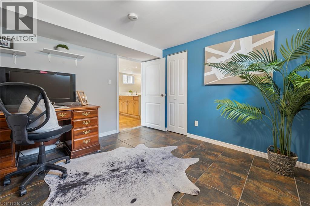 27 Graywood Court, Kitchener, Ontario  N2E 1W2 - Photo 30 - 40810938