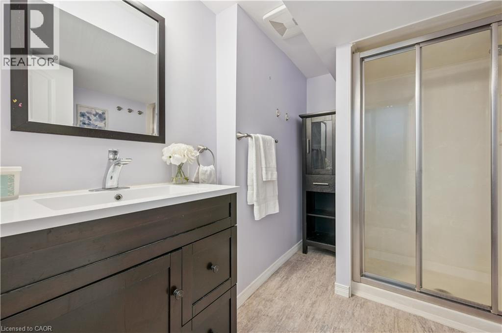 27 Graywood Court, Kitchener, Ontario  N2E 1W2 - Photo 33 - 40810938