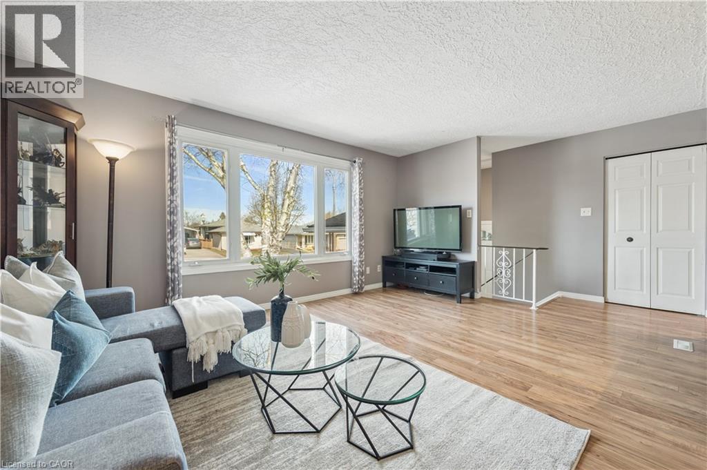 27 Graywood Court, Kitchener, Ontario  N2E 1W2 - Photo 6 - 40810938