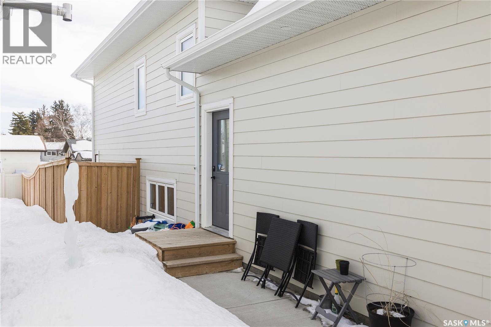 3040 Lakeview Drive, Prince Albert, Saskatchewan  S6W 0A4 - Photo 2 - SK030012