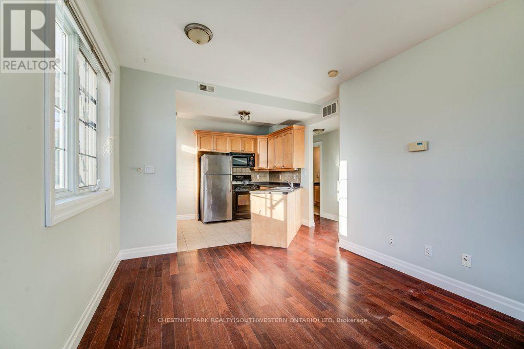 201 - 555 King Street E, Kitchener, Ontario  N2G 2L9 - Photo 10 - X12869910