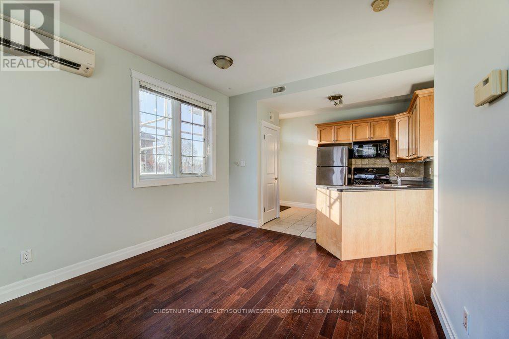 201 - 555 King Street E, Kitchener, Ontario  N2G 2L9 - Photo 11 - X12869910