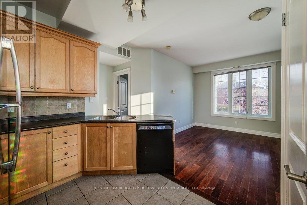 201 - 555 King Street E, Kitchener, Ontario  N2G 2L9 - Photo 4 - X12869910