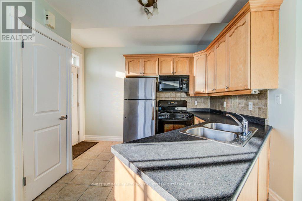 201 - 555 King Street E, Kitchener, Ontario  N2G 2L9 - Photo 5 - X12869910