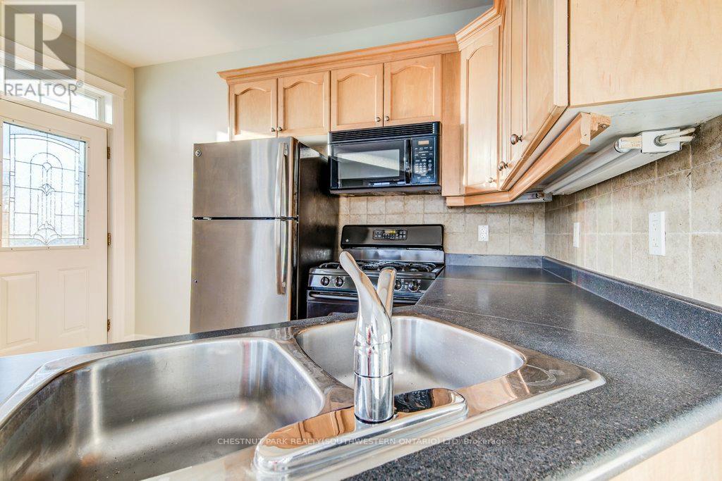 201 - 555 King Street E, Kitchener, Ontario  N2G 2L9 - Photo 7 - X12869910