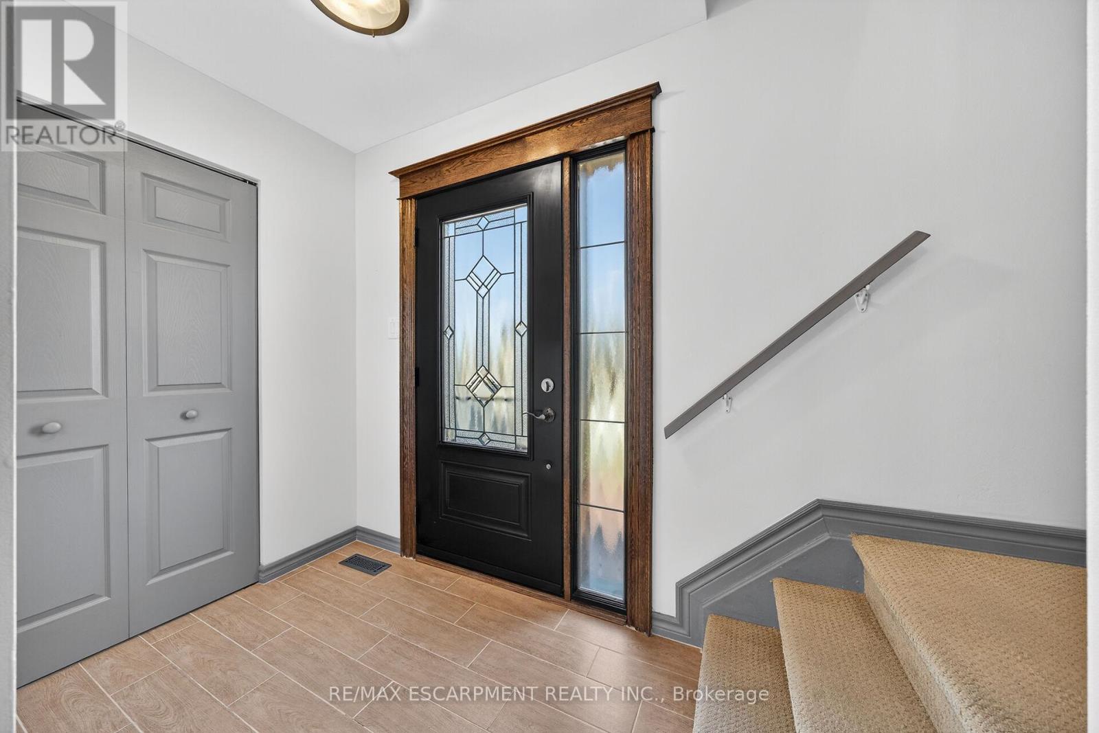 211 Birchcliffe Crescent, Hamilton, Ontario  L8T 4L1 - Photo 5 - X12870010