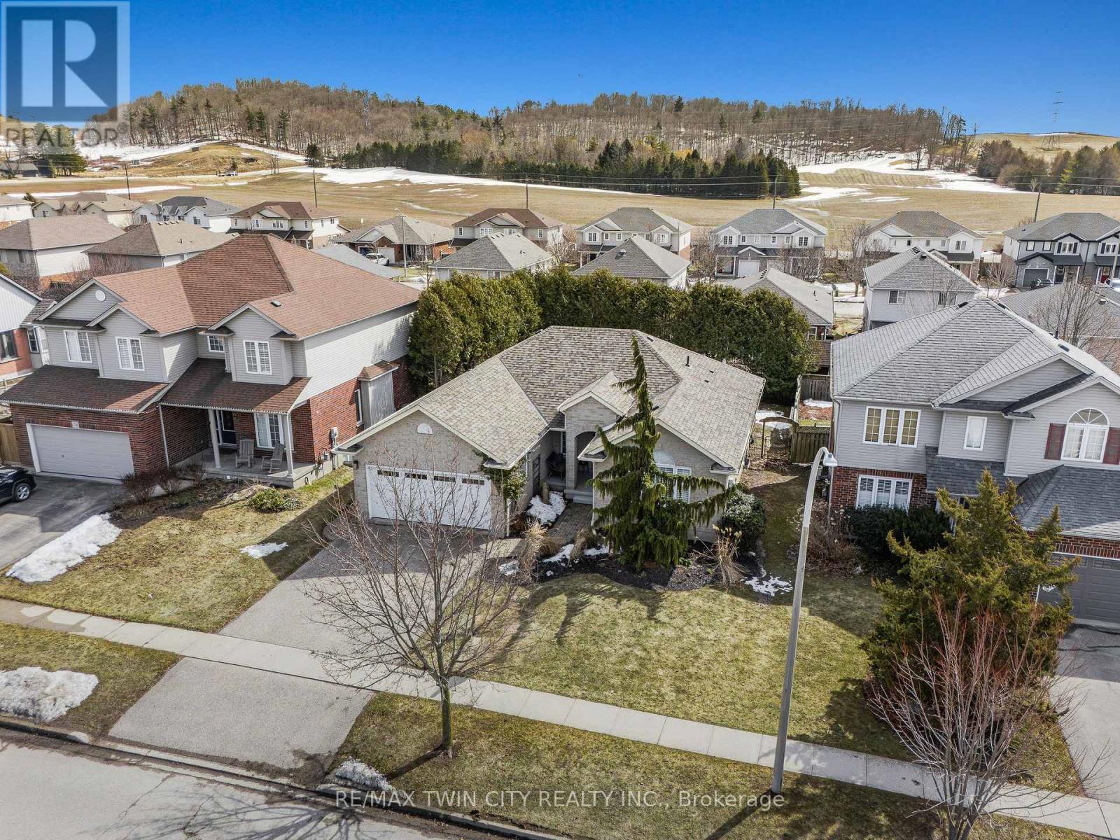 75 SCHNELLER DRIVE, Wilmot, Ontario