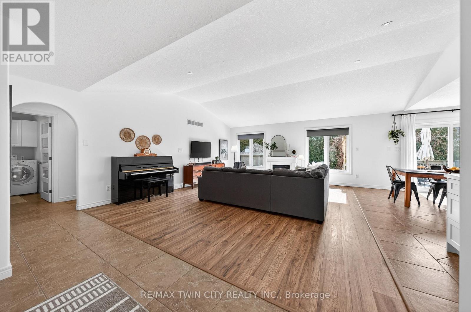 75 Schneller Drive, Wilmot, Ontario  N3A 2L5 - Photo 12 - X12870148