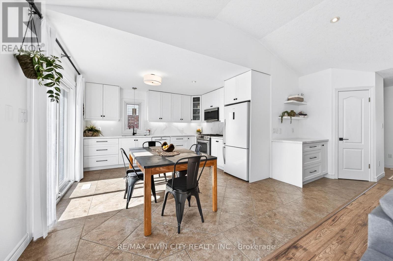 75 Schneller Drive, Wilmot, Ontario  N3A 2L5 - Photo 13 - X12870148