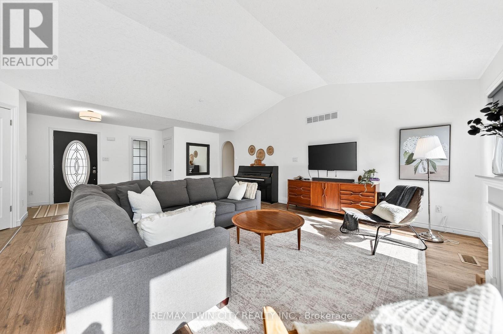 75 Schneller Drive, Wilmot, Ontario  N3A 2L5 - Photo 9 - X12870148