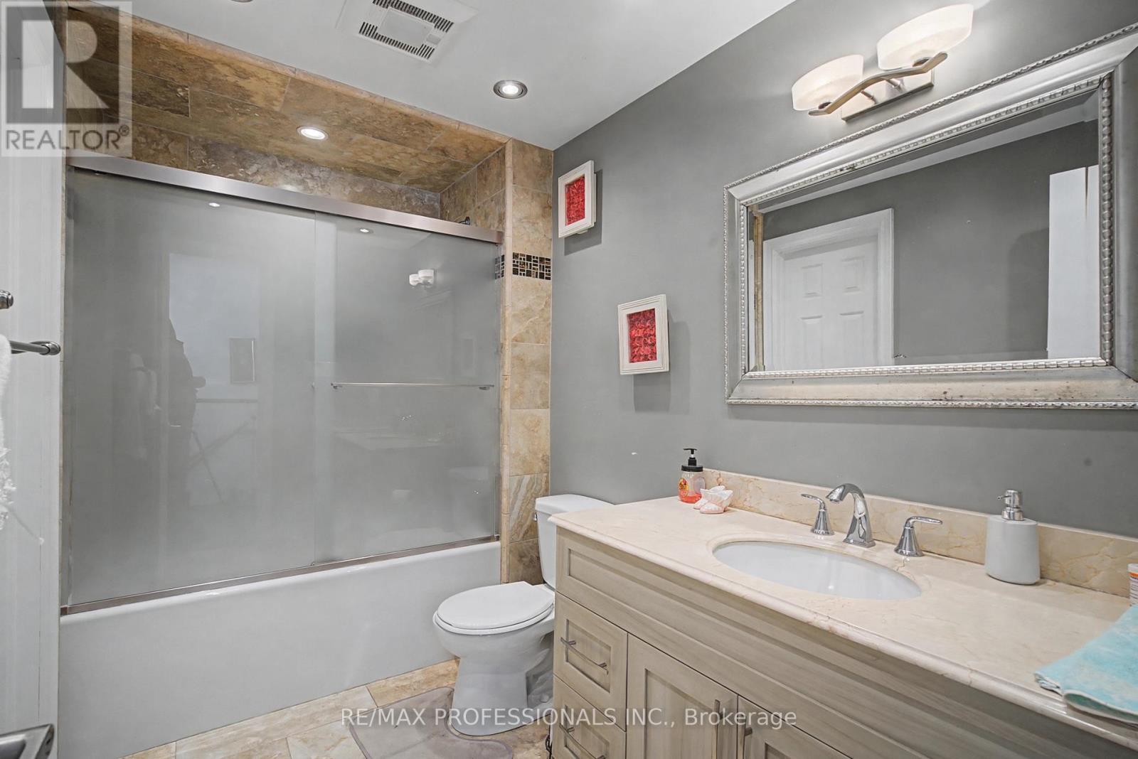 180 Royal Salisbury Way, Brampton, Ontario  L6V 3J9 - Photo 17 - W12822850