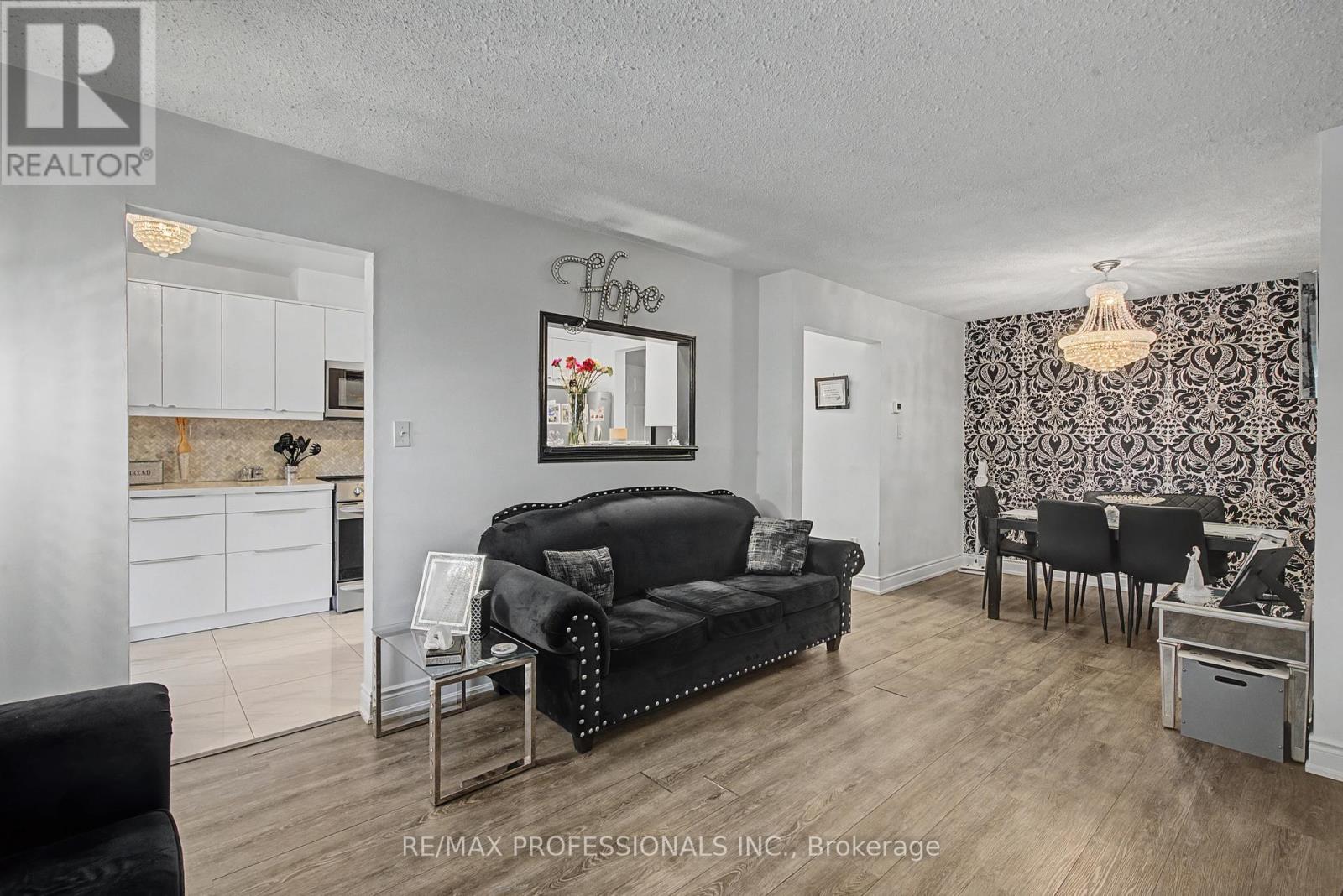 180 Royal Salisbury Way, Brampton, Ontario  L6V 3J9 - Photo 8 - W12822850