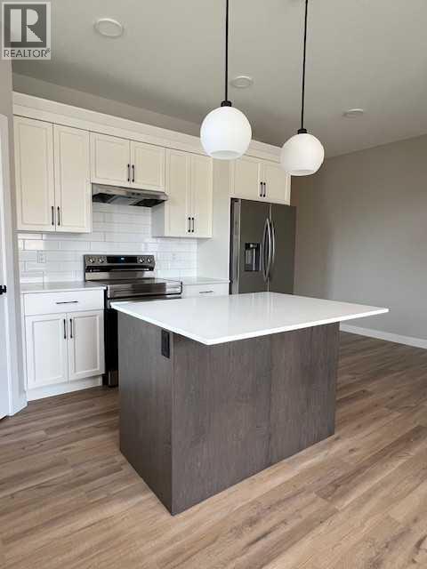 141 Gray Close, Sylvan Lake, Alberta  T4S 0W4 - Photo 6 - A2275833