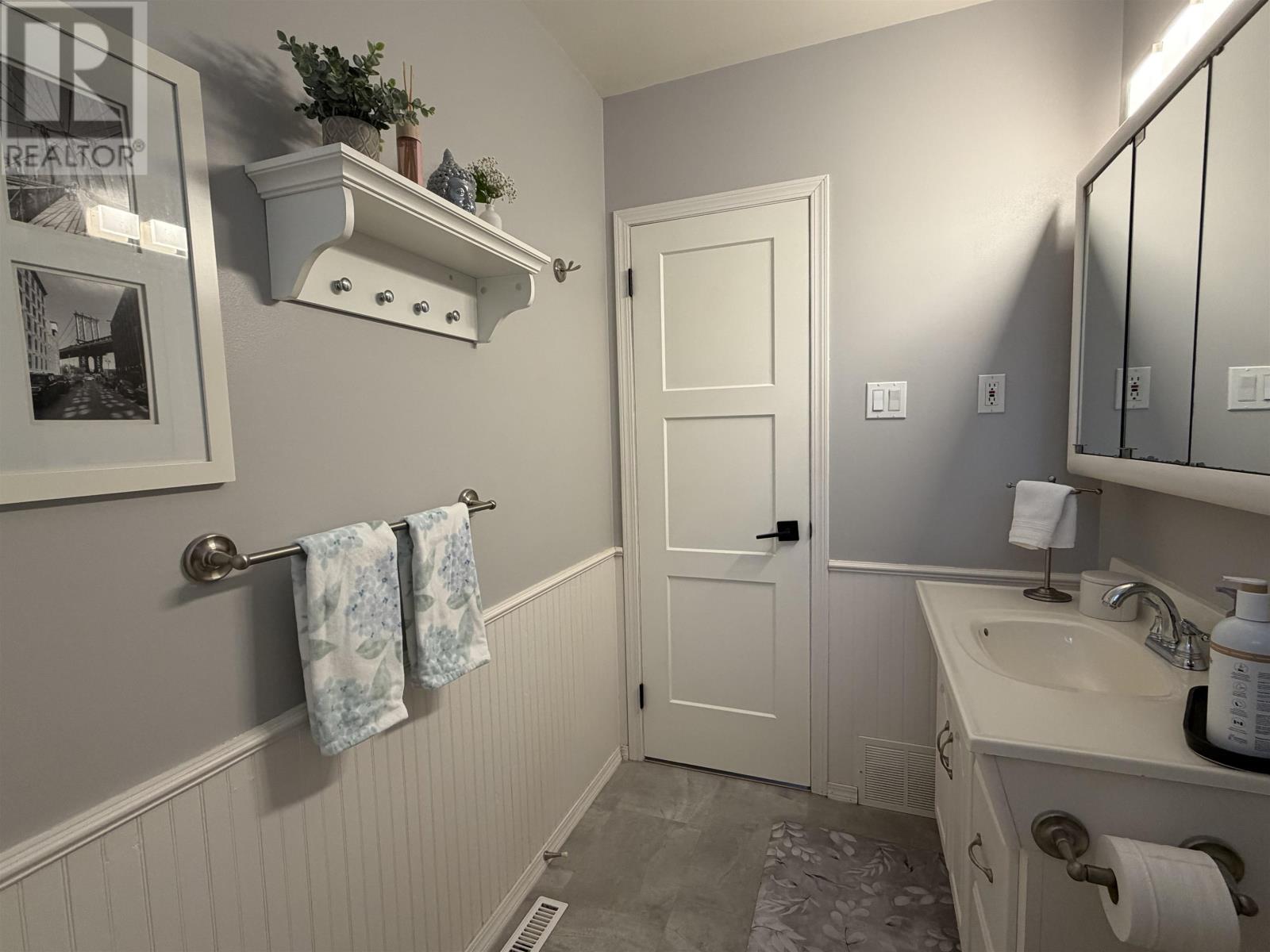 221 Cedar Ave, Thunder Bay, Ontario  P7B 4V4 - Photo 8 - TB2600411