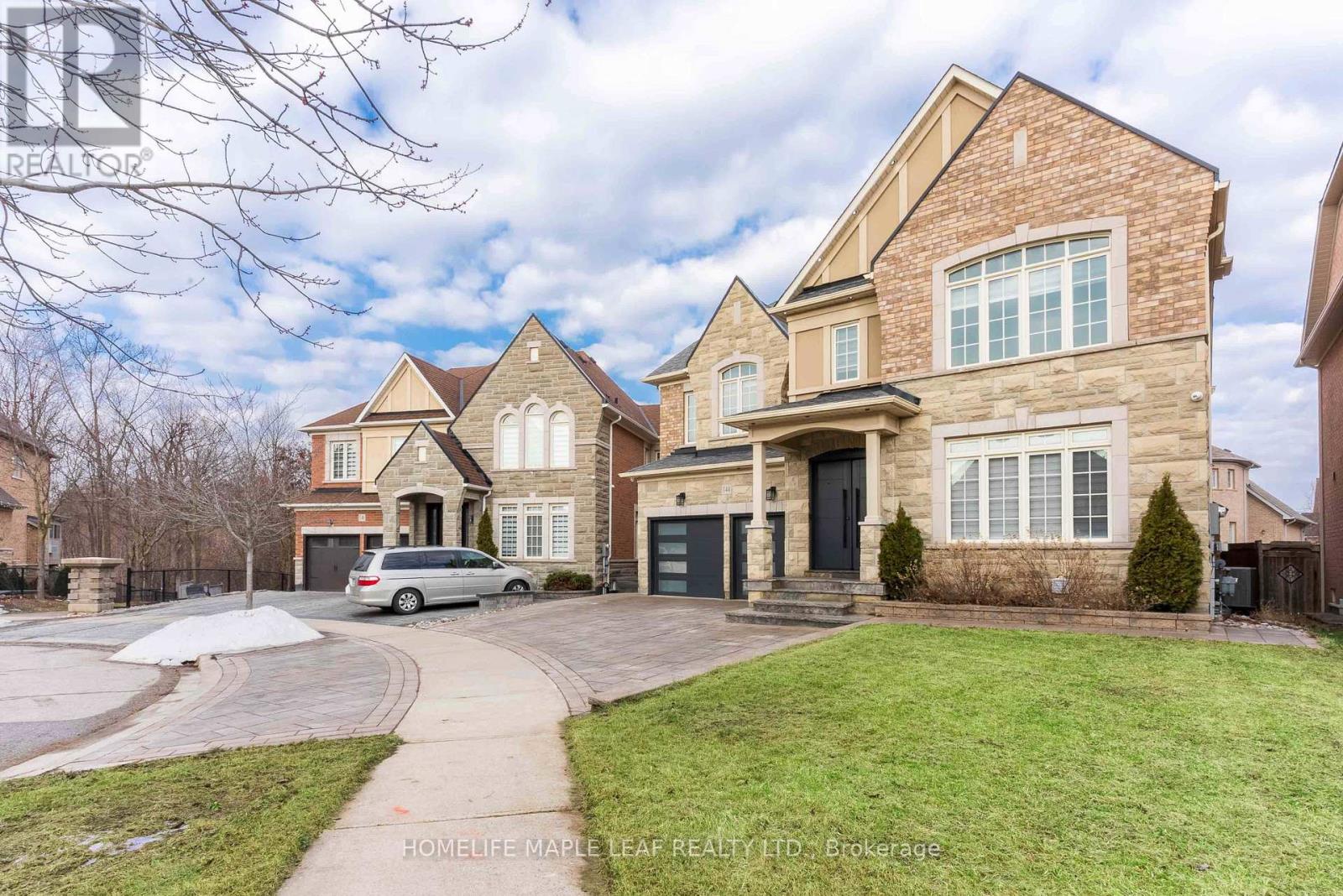 144 Bloomsbury Avenue, Brampton, Ontario  L6P 2X2 - Photo 2 - W12870112