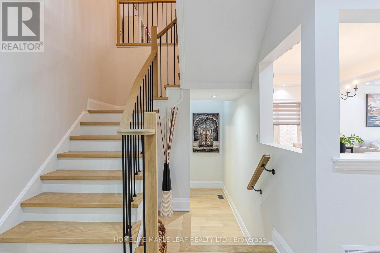 144 Bloomsbury Avenue, Brampton, Ontario  L6P 2X2 - Photo 11 - W12870112