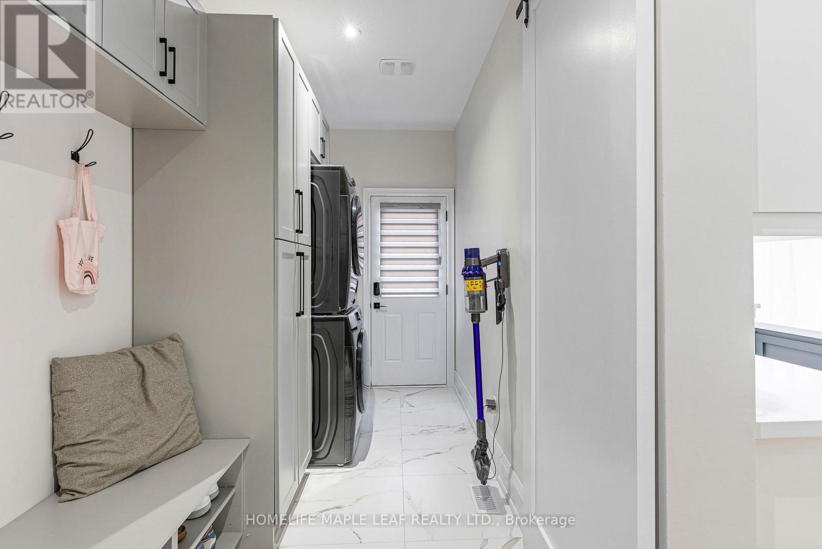 144 Bloomsbury Avenue, Brampton, Ontario  L6P 2X2 - Photo 17 - W12870112